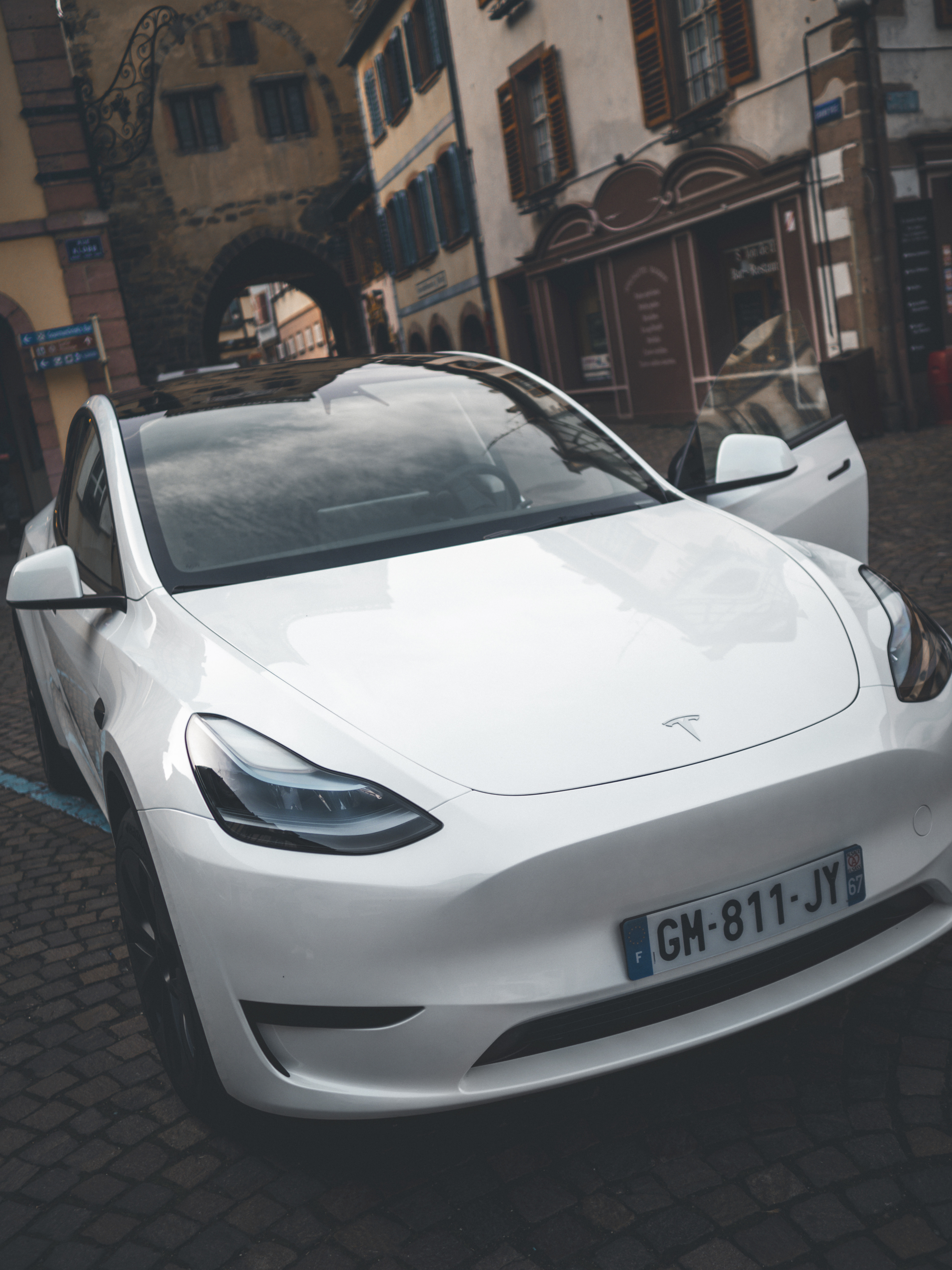 Background element showing a Tesla in an alsatian village
